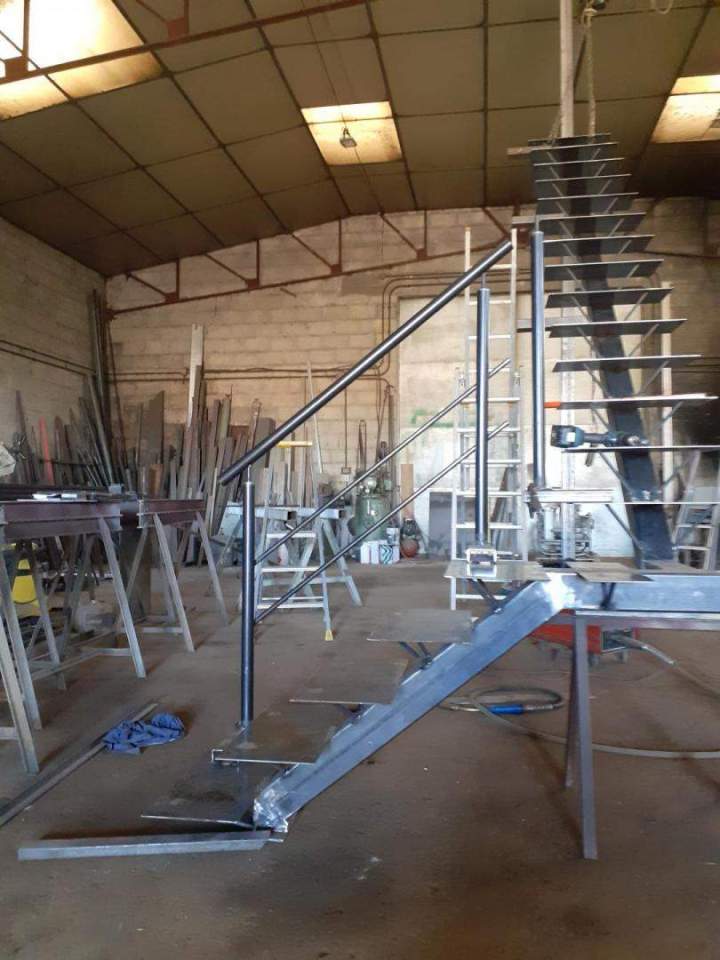 Atelier de fabrication d’escaliers métal Mussidan
